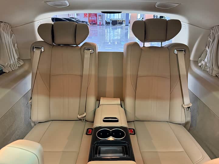 Фото 24 - Mercedes-Benz V-Class