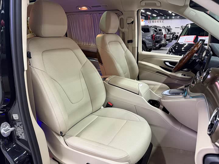 Фото 26 - Mercedes-Benz V-Class