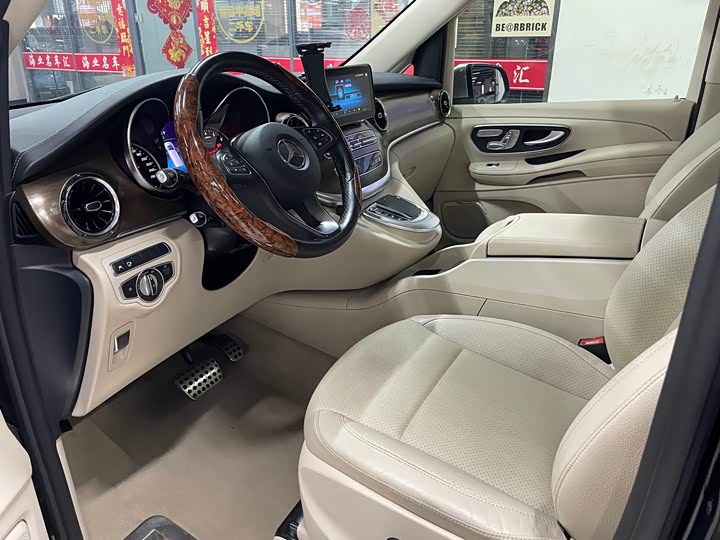 Фото 7 - Mercedes-Benz V-Class