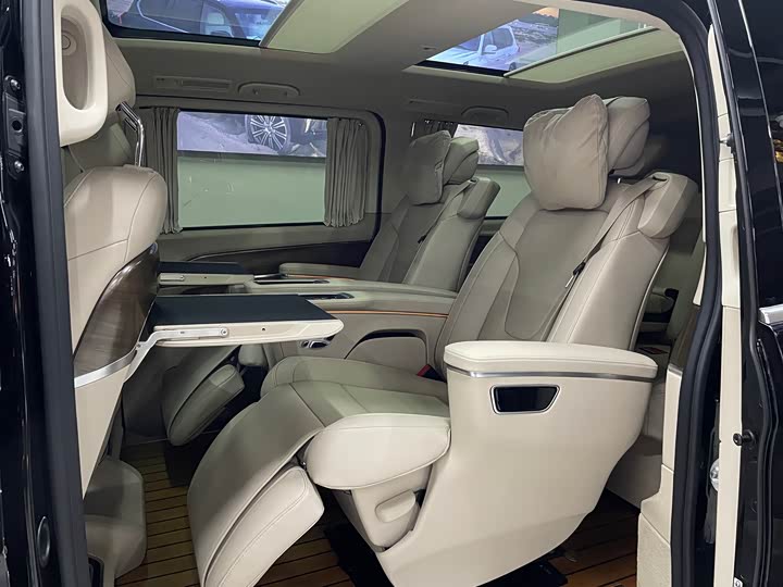 Фото 8 - Mercedes-Benz V-Class