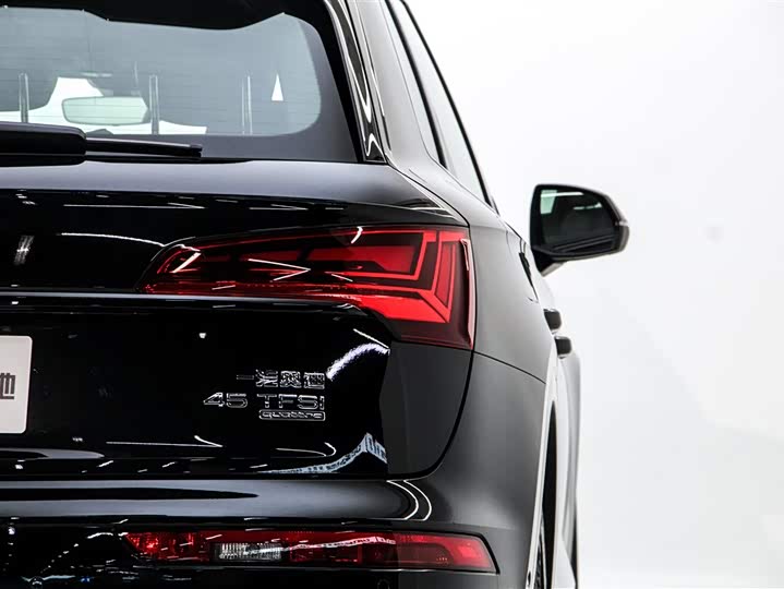 Фото 10 - Audi Q5L