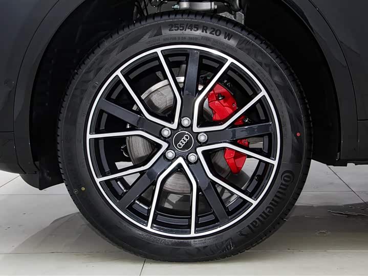 Фото 11 - Audi Q5L