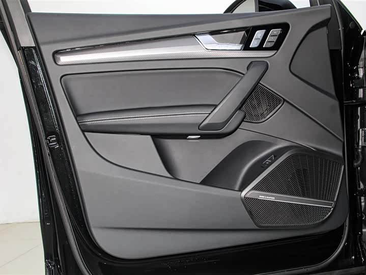 Фото 16 - Audi Q5L