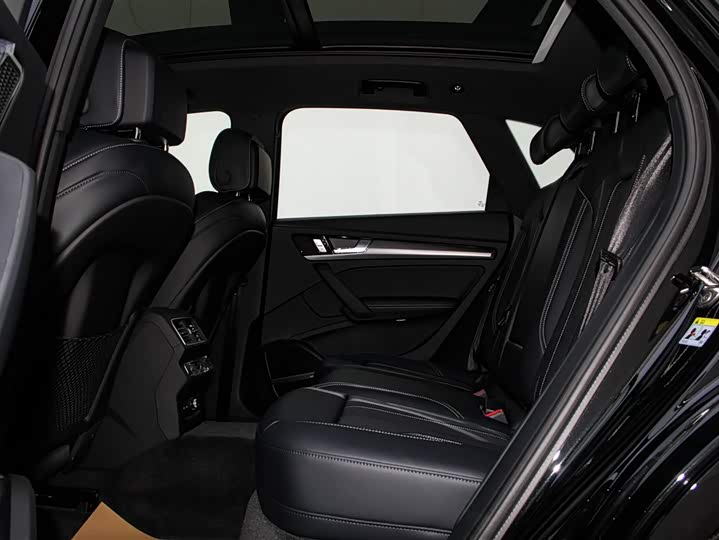 Фото 19 - Audi Q5L