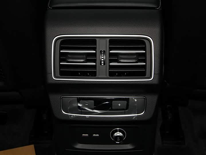 Фото 21 - Audi Q5L