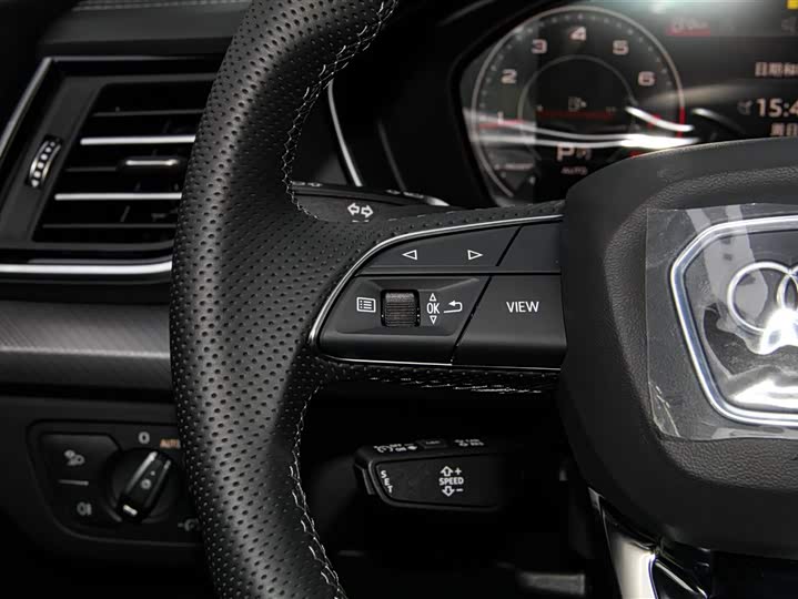 Фото 27 - Audi Q5L