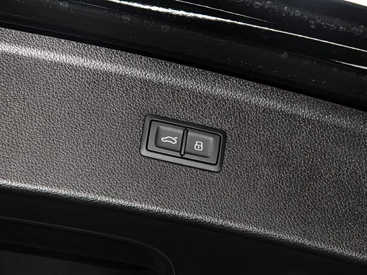 Фото 33 - Audi Q5L