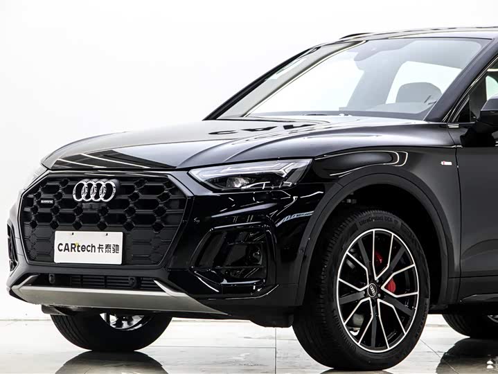 Фото 7 - Audi Q5L