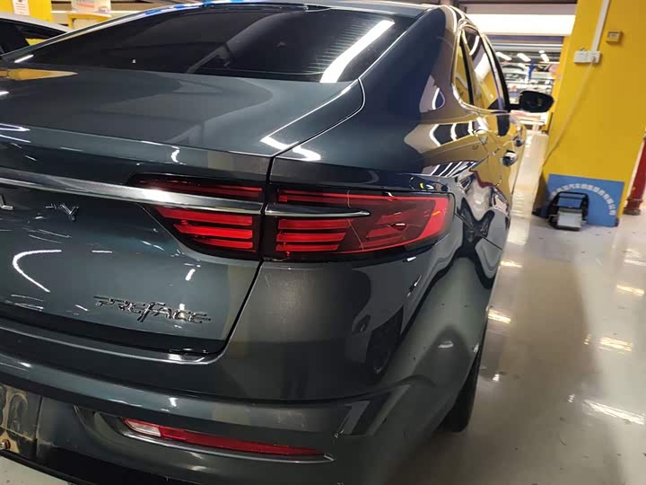 Фото 8 - Geely Preface