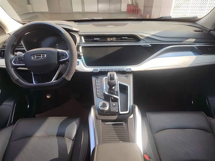 Фото 10 - Geely Atlas