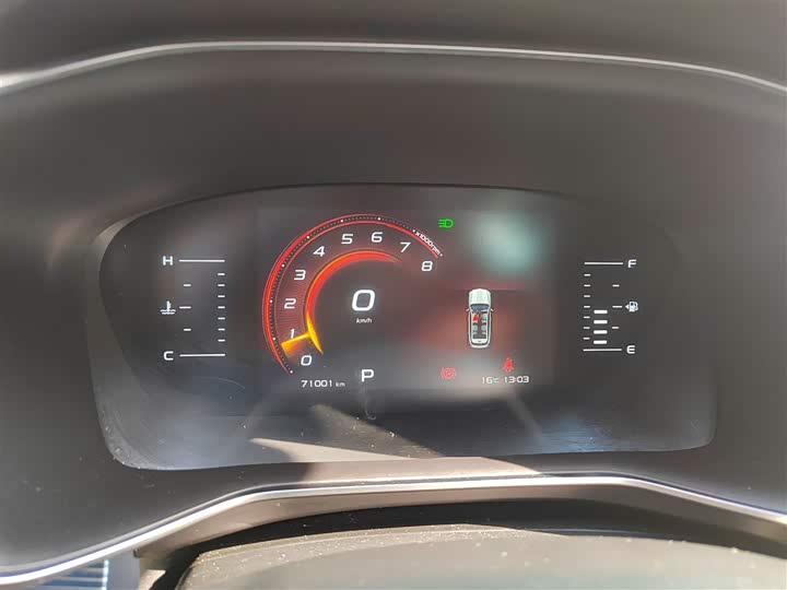 Фото 12 - Geely Atlas