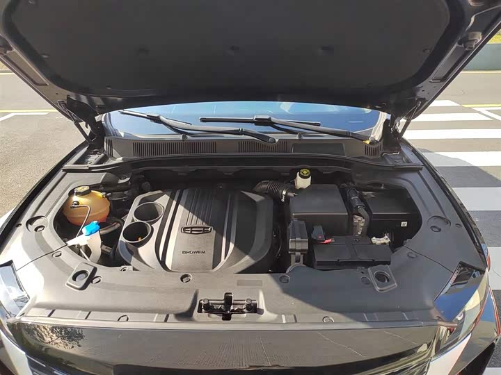 Фото 20 - Geely Atlas