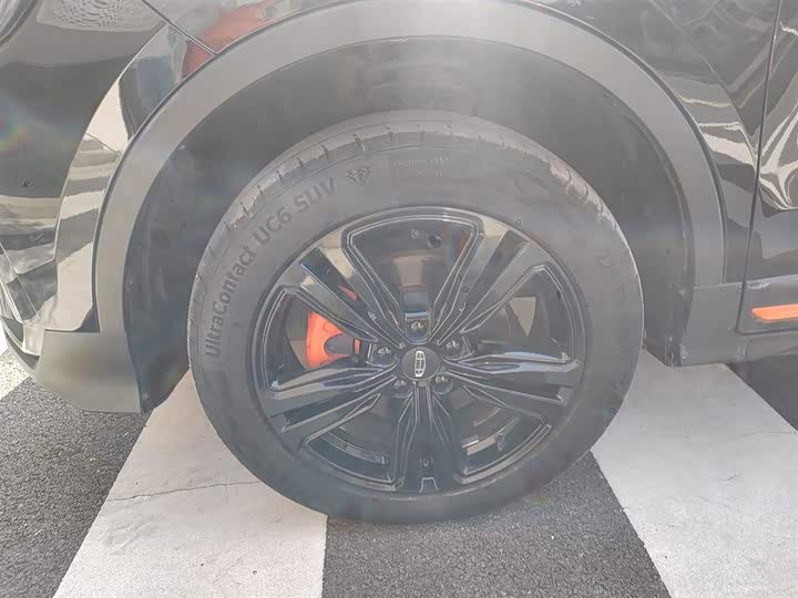 Фото 23 - Geely Atlas