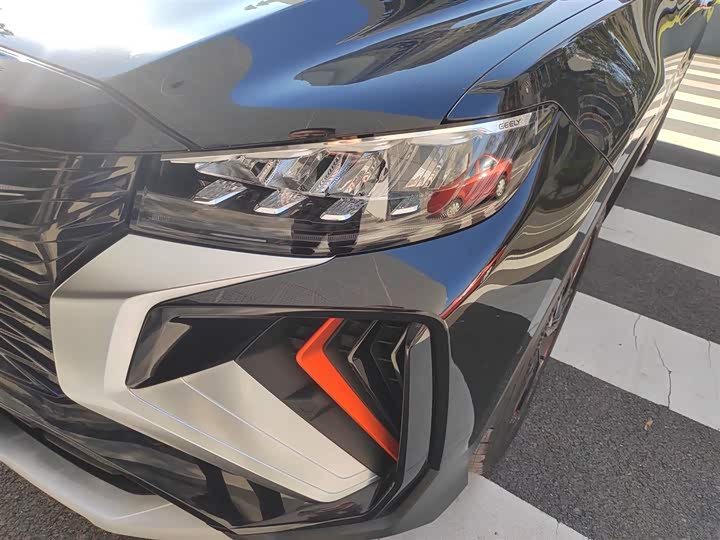 Фото 24 - Geely Atlas