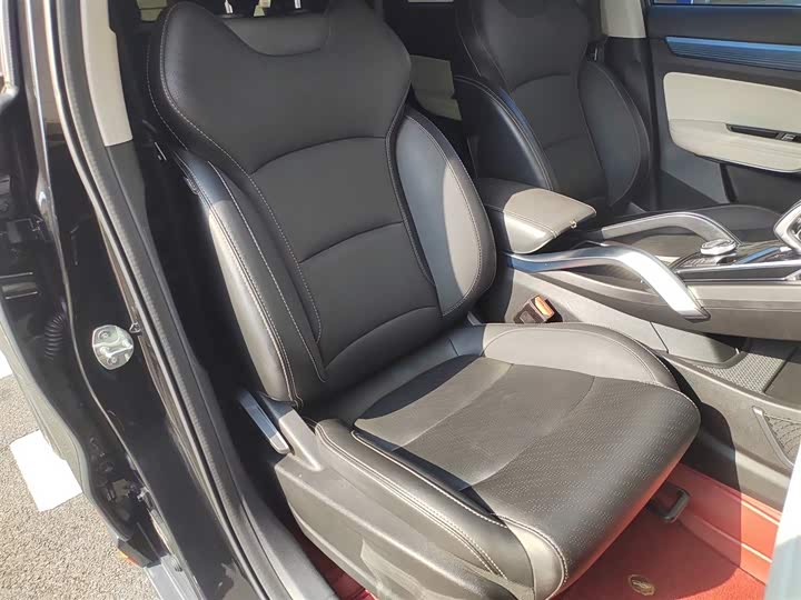 Фото 25 - Geely Atlas