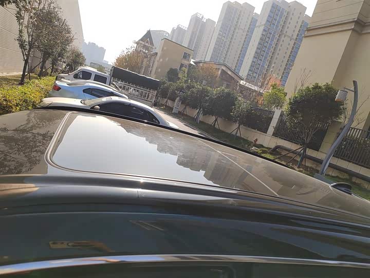 Фото 27 - Geely Atlas