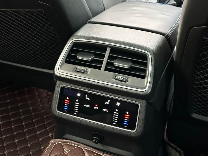 Фото 12 - Audi A6L