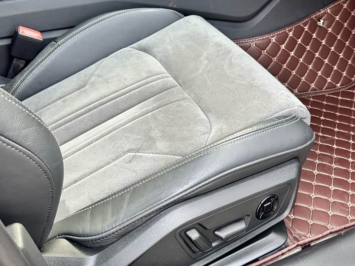 Фото 15 - Audi A6L