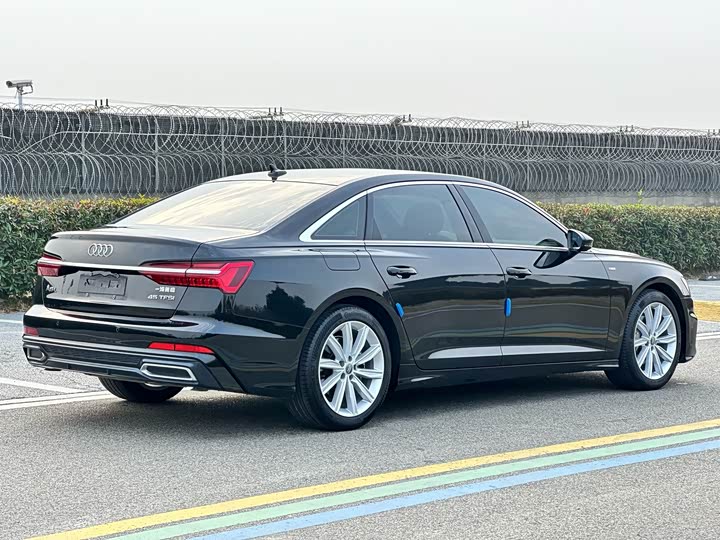 Фото 6 - Audi A6L