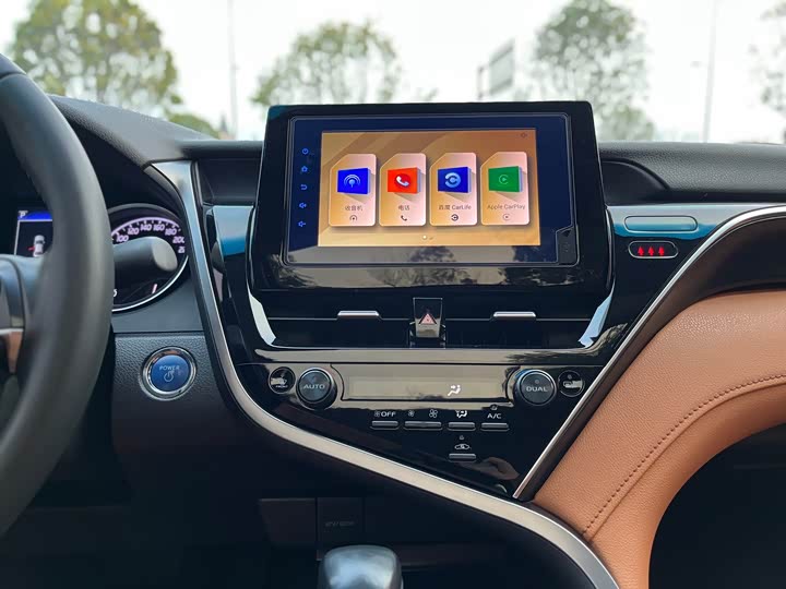 Фото 11 - Toyota Camry