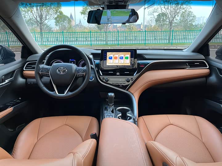 Фото 13 - Toyota Camry