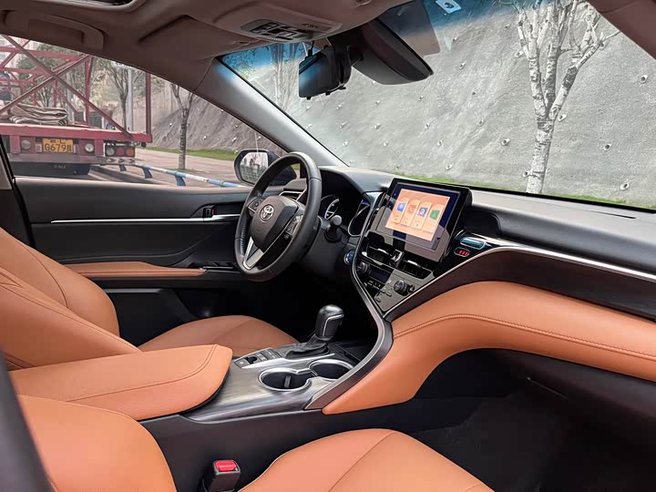 Фото 15 - Toyota Camry