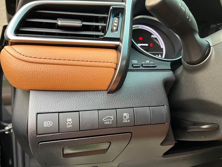 Фото 17 - Toyota Camry