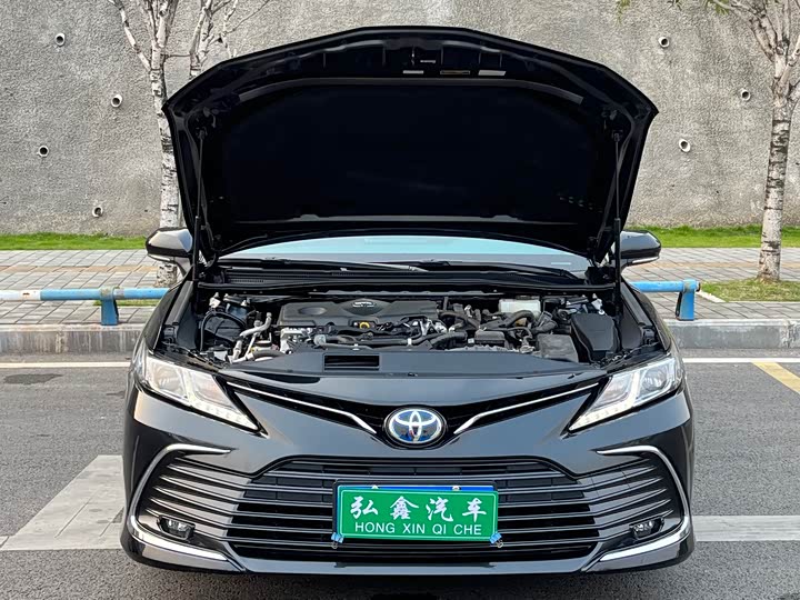 Фото 24 - Toyota Camry