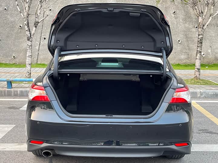 Фото 28 - Toyota Camry