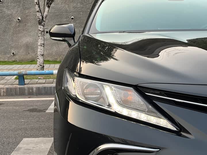 Фото 33 - Toyota Camry