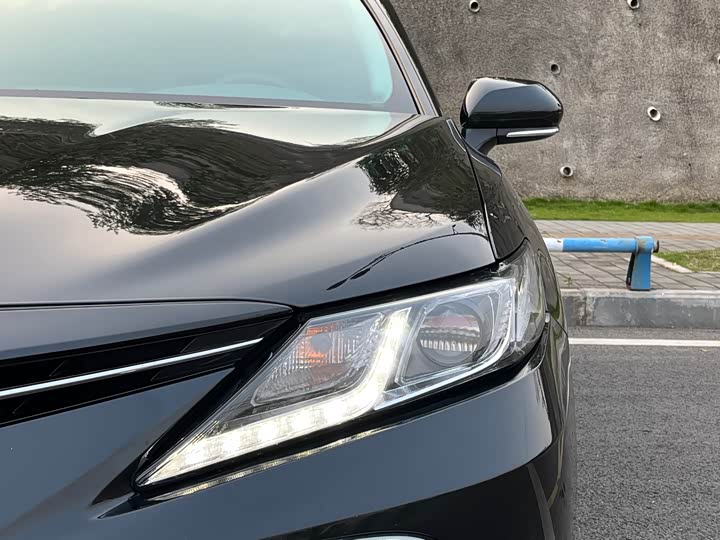 Фото 34 - Toyota Camry