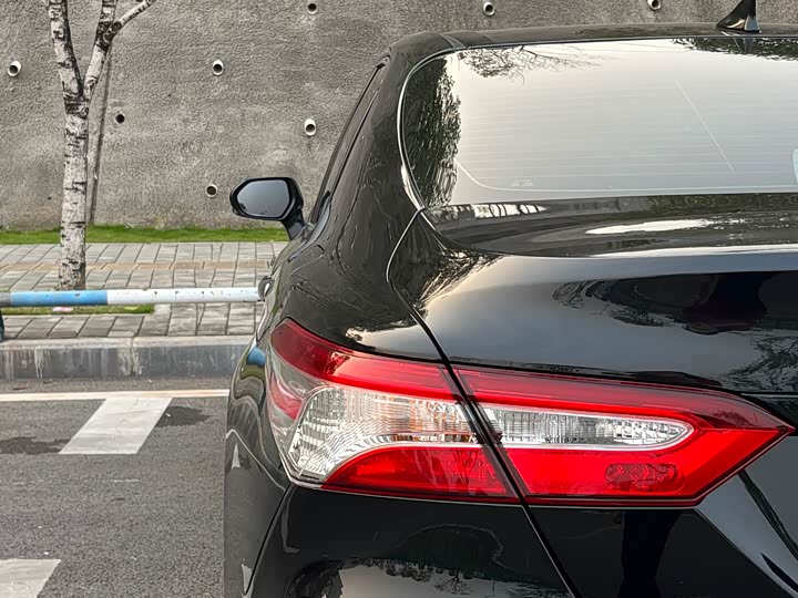 Фото 35 - Toyota Camry