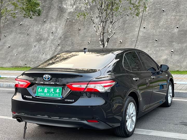 Фото 5 - Toyota Camry