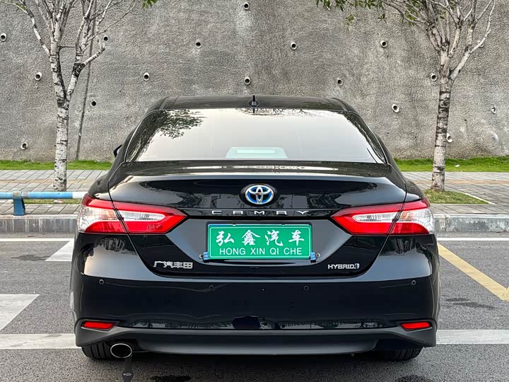 Фото 6 - Toyota Camry