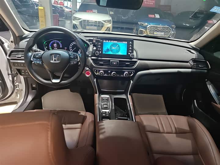 Фото 10 - Honda Inspire