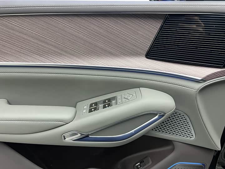 Фото 6 - Denza N9