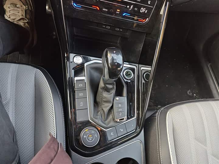 Фото 14 - Volkswagen Tayron