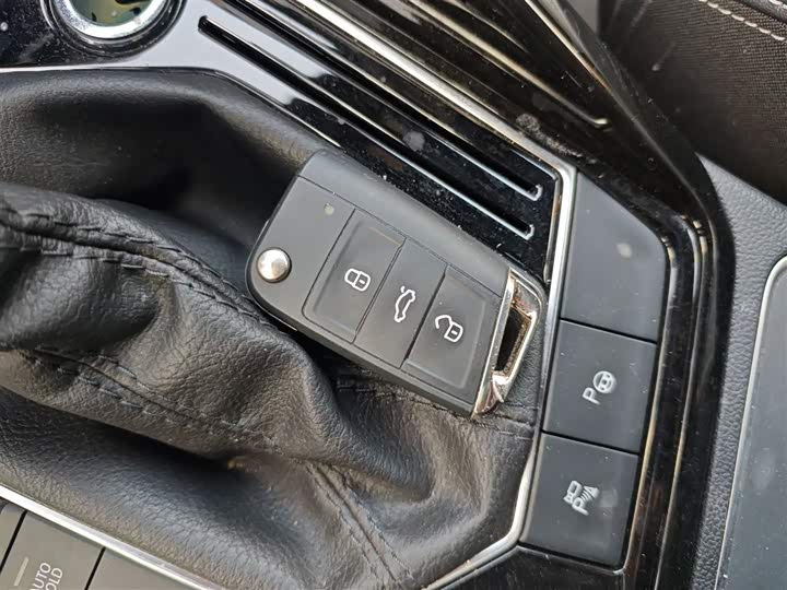 Фото 9 - Volkswagen Tayron