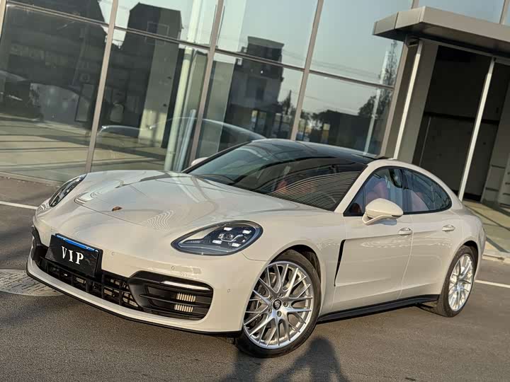 Фото 1 - Porsche Panamera