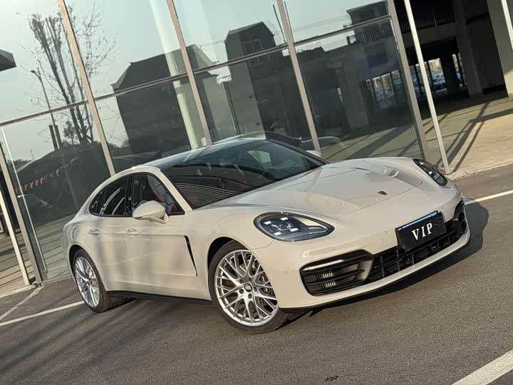 Фото 2 - Porsche Panamera