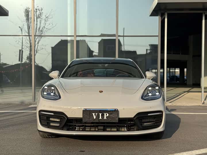 Фото 3 - Porsche Panamera