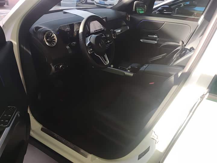 Фото 16 - Mercedes-Benz GLB-Class