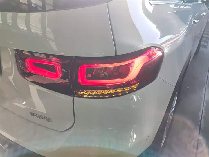 Фото 8 - Mercedes-Benz GLB-Class