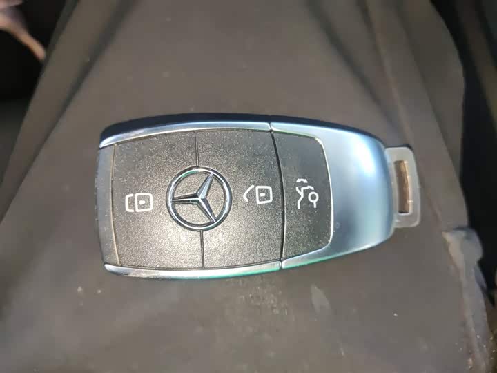 Фото 9 - Mercedes-Benz GLB-Class