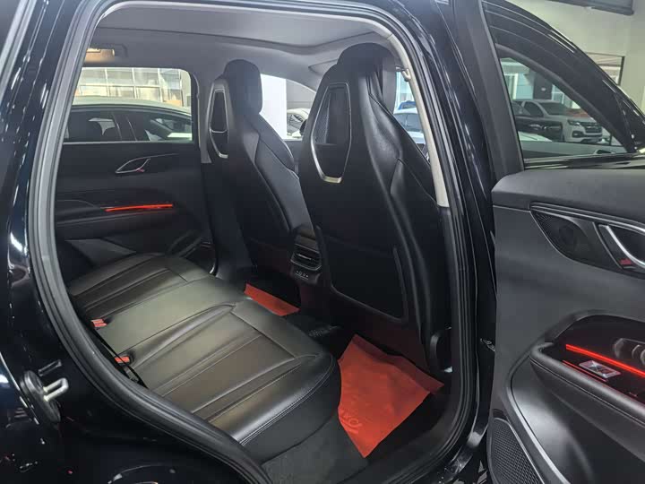 Фото 15 - Hongqi HS3 Hybrid