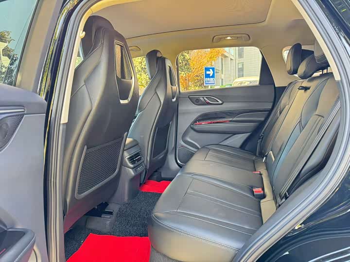 Фото 8 - Hongqi HS3 Hybrid