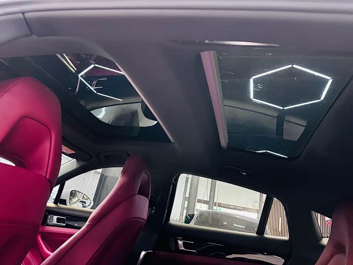 Фото 10 - Porsche Panamera