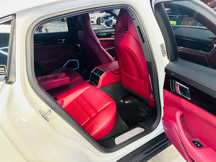 Фото 17 - Porsche Panamera