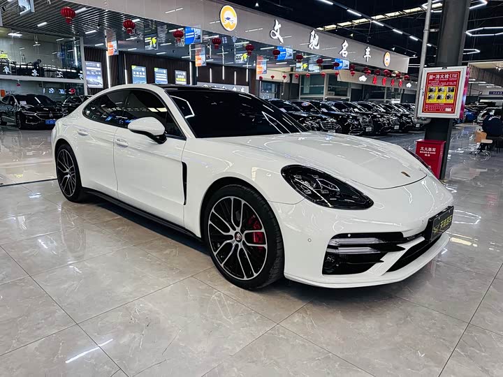 Фото 3 - Porsche Panamera