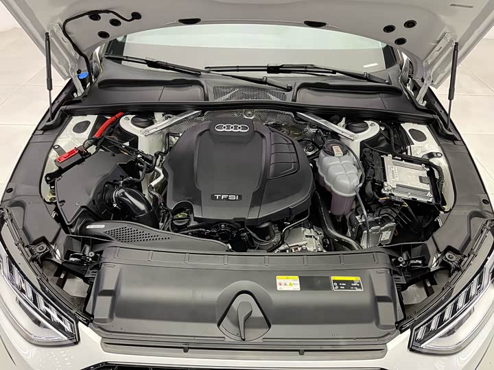 Фото 13 - Audi A4L